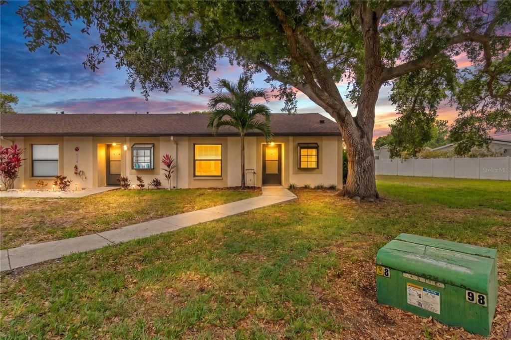 Active With Contract: $194,999 (2 beds, 2 baths, 945 Square Feet)
