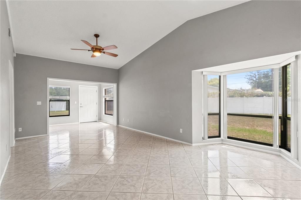 Active With Contract: $194,999 (2 beds, 2 baths, 945 Square Feet)