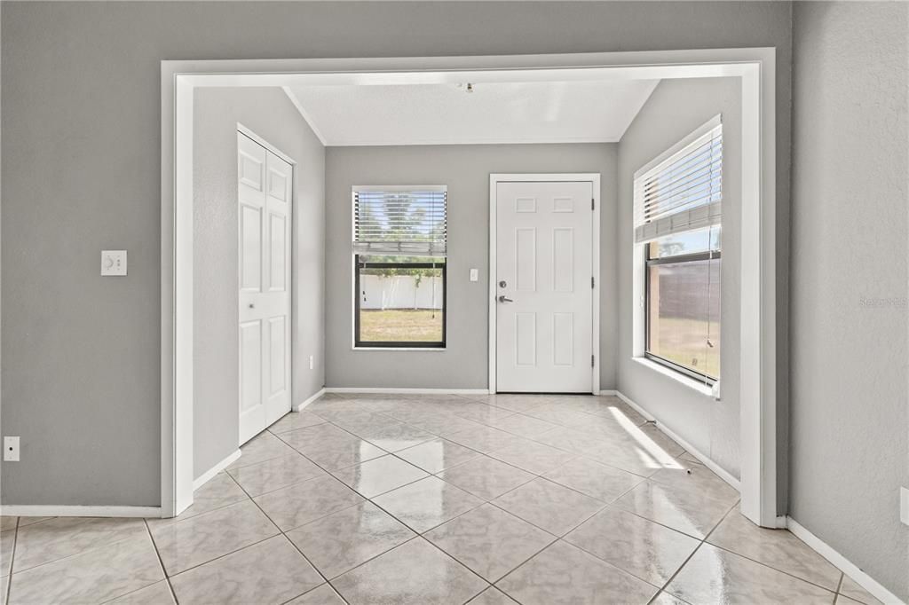 Active With Contract: $194,999 (2 beds, 2 baths, 945 Square Feet)