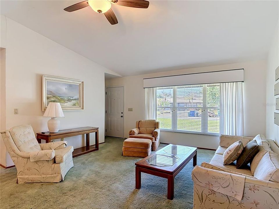 For Sale: $299,000 (2 beds, 2 baths, 1344 Square Feet)