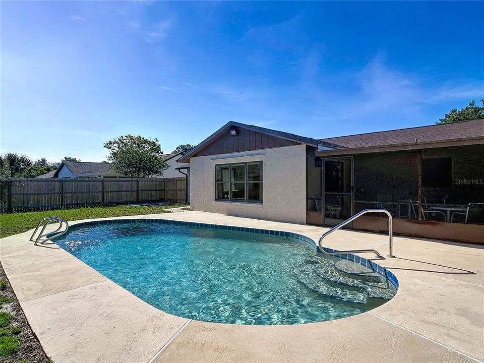 For Sale: $299,000 (2 beds, 2 baths, 1344 Square Feet)