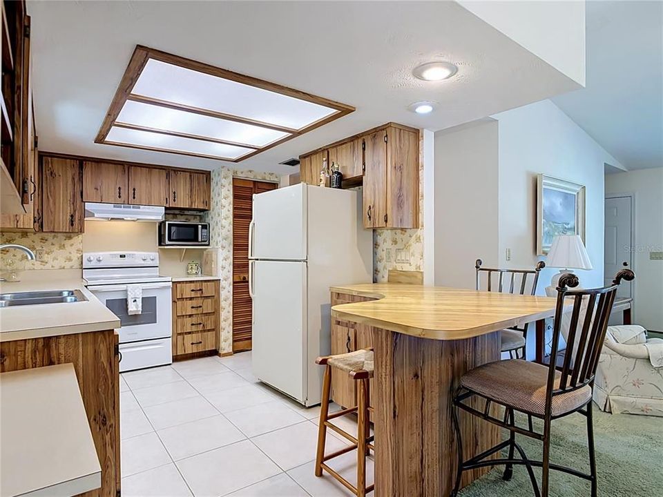 For Sale: $299,000 (2 beds, 2 baths, 1344 Square Feet)
