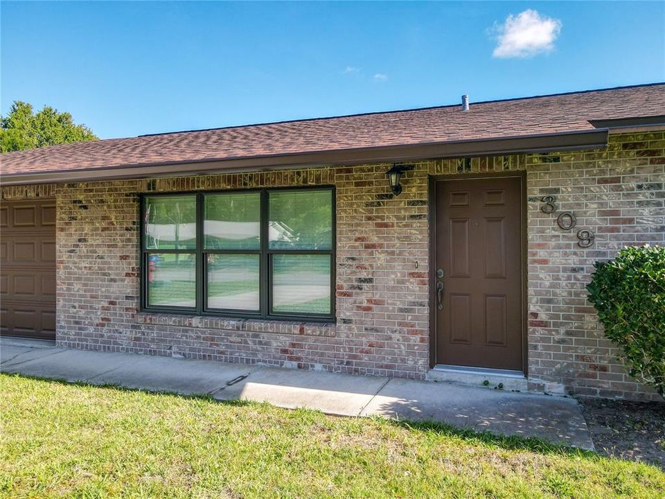 For Sale: $299,000 (2 beds, 2 baths, 1344 Square Feet)