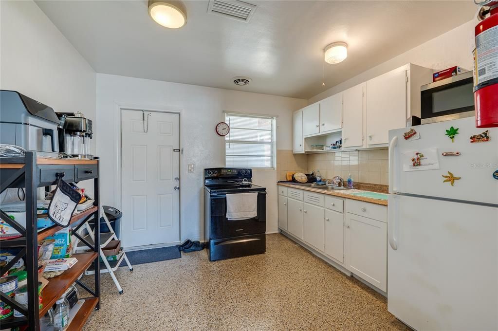 Active With Contract: $350,000 (3 beds, 0 baths, 1440 Square Feet)