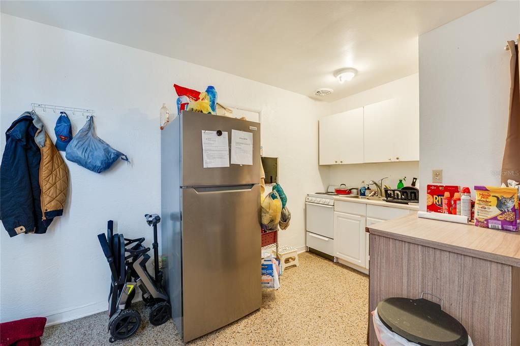 Active With Contract: $350,000 (3 beds, 0 baths, 1440 Square Feet)