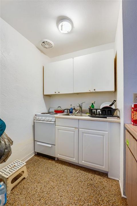 Active With Contract: $350,000 (3 beds, 0 baths, 1440 Square Feet)