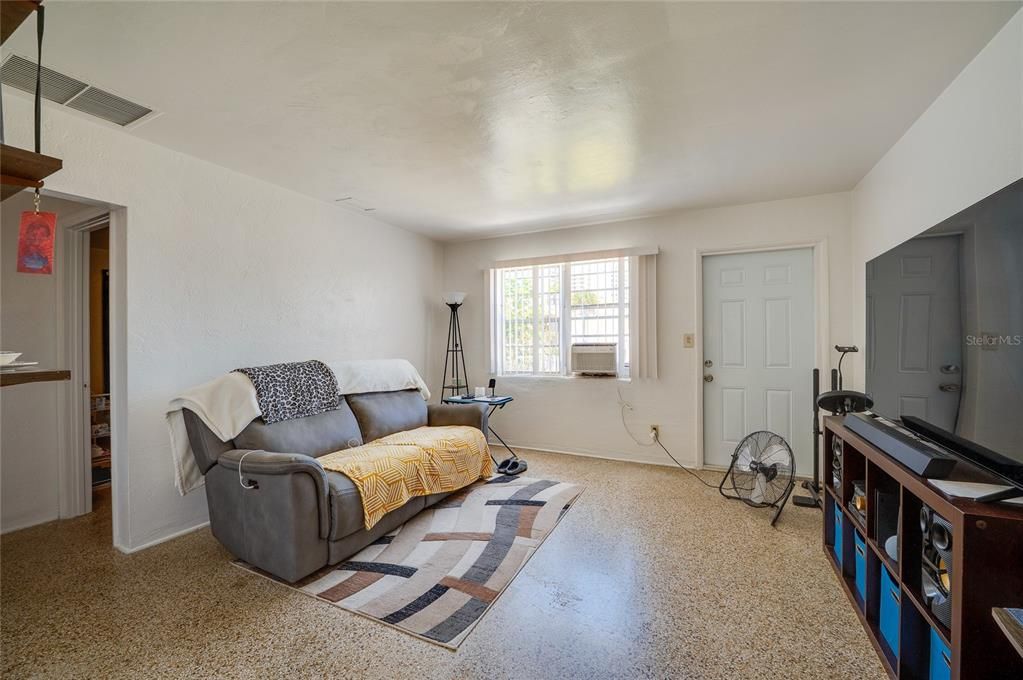 Active With Contract: $350,000 (3 beds, 0 baths, 1440 Square Feet)