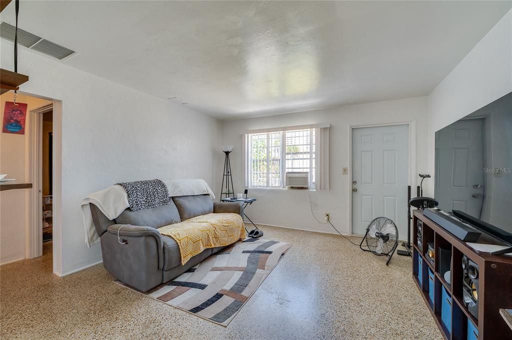 Active With Contract: $350,000 (3 beds, 0 baths, 1440 Square Feet)