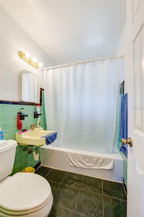 Active With Contract: $350,000 (3 beds, 0 baths, 1440 Square Feet)
