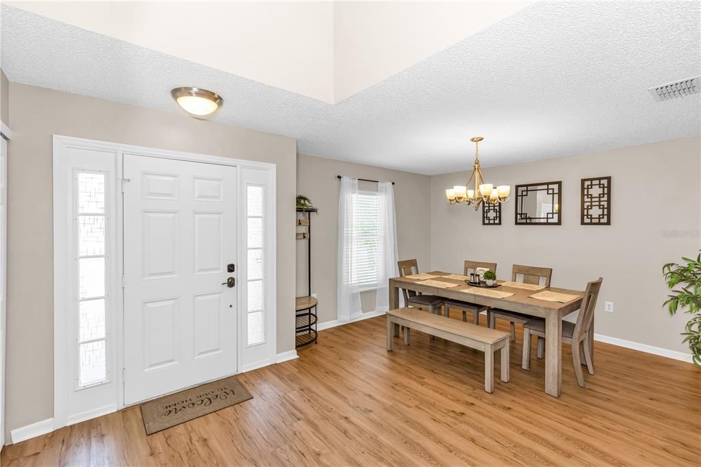 En Venta: $518,000 (4 camas, 2 baños, 2844 Pies cuadrados)