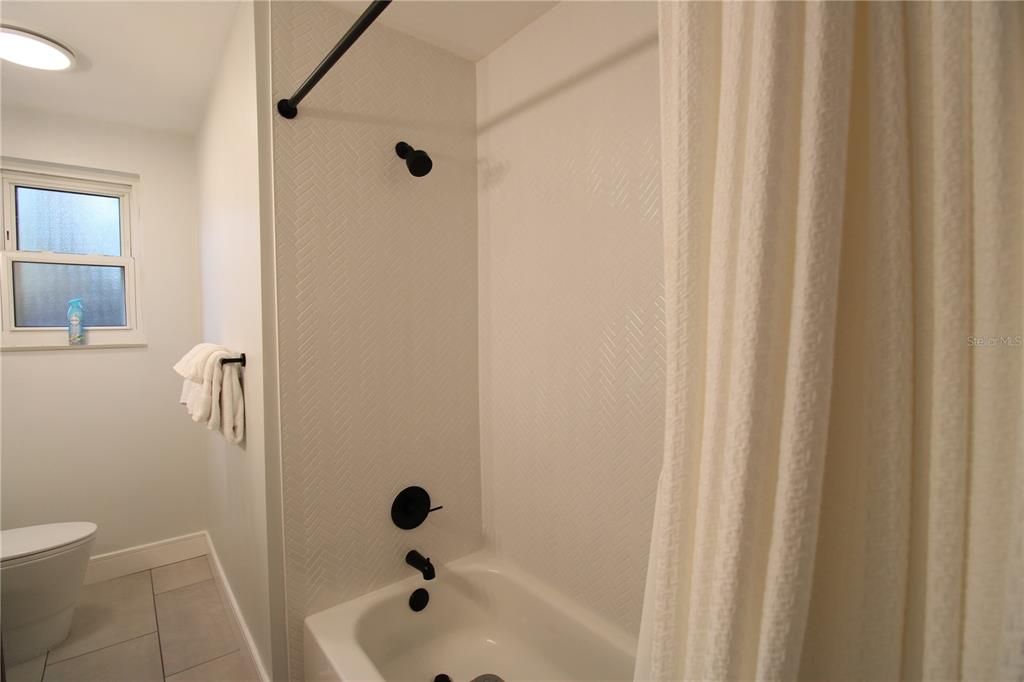 For Rent: $3,500 (3 beds, 2 baths, 2453 Square Feet)