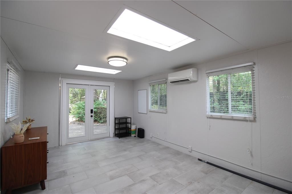 For Rent: $3,500 (3 beds, 2 baths, 2453 Square Feet)