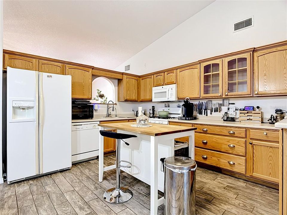 For Sale: $339,900 (3 beds, 2 baths, 1745 Square Feet)