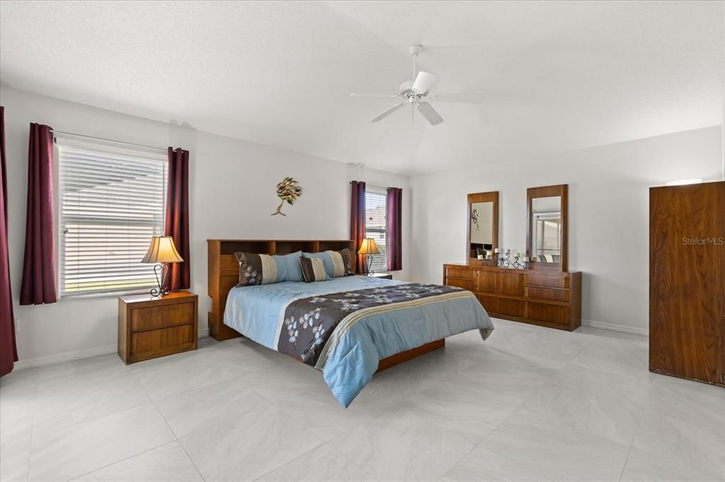 Activo con contrato: $334,900 (3 camas, 2 baños, 1893 Pies cuadrados)
