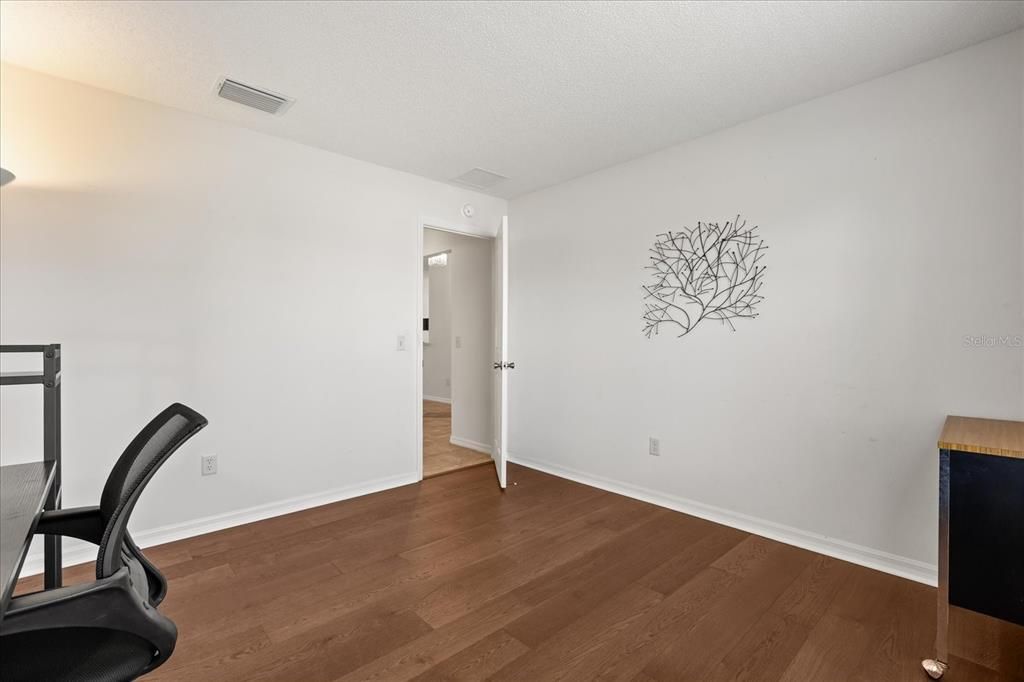 Activo con contrato: $334,900 (3 camas, 2 baños, 1893 Pies cuadrados)