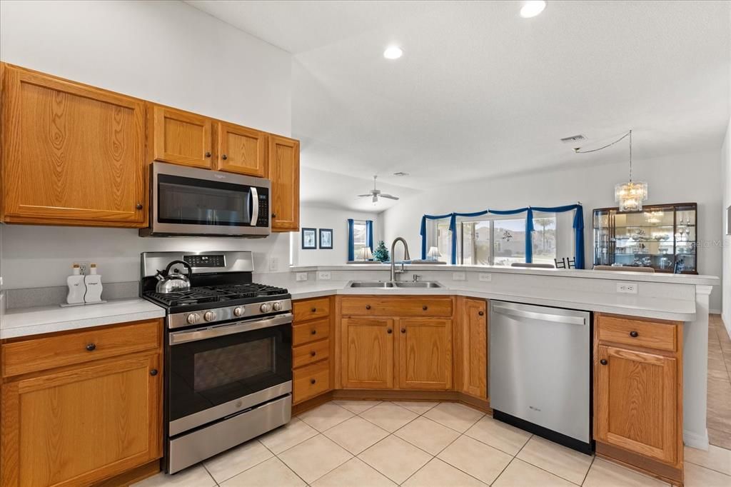 Activo con contrato: $334,900 (3 camas, 2 baños, 1893 Pies cuadrados)