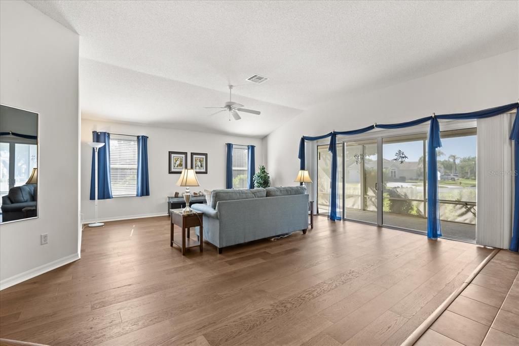 Activo con contrato: $334,900 (3 camas, 2 baños, 1893 Pies cuadrados)