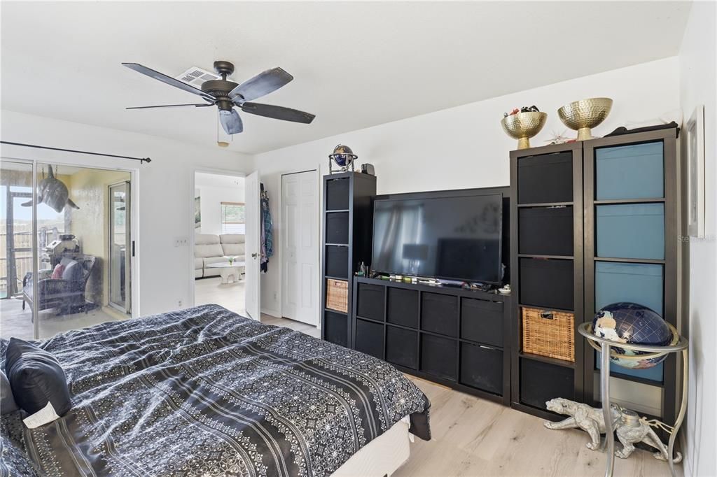 На продажу: $369,900 (3 спален, 2 ванн, 1569 Квадратных фут)