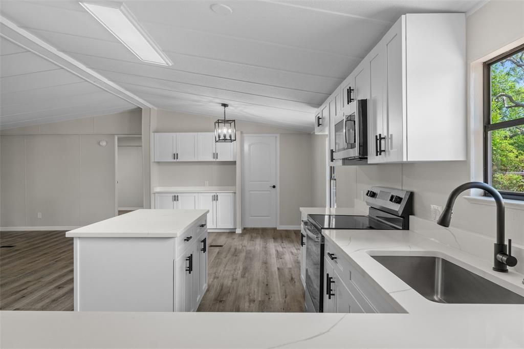 Active With Contract: $179,900 (3 beds, 2 baths, 1352 Square Feet)