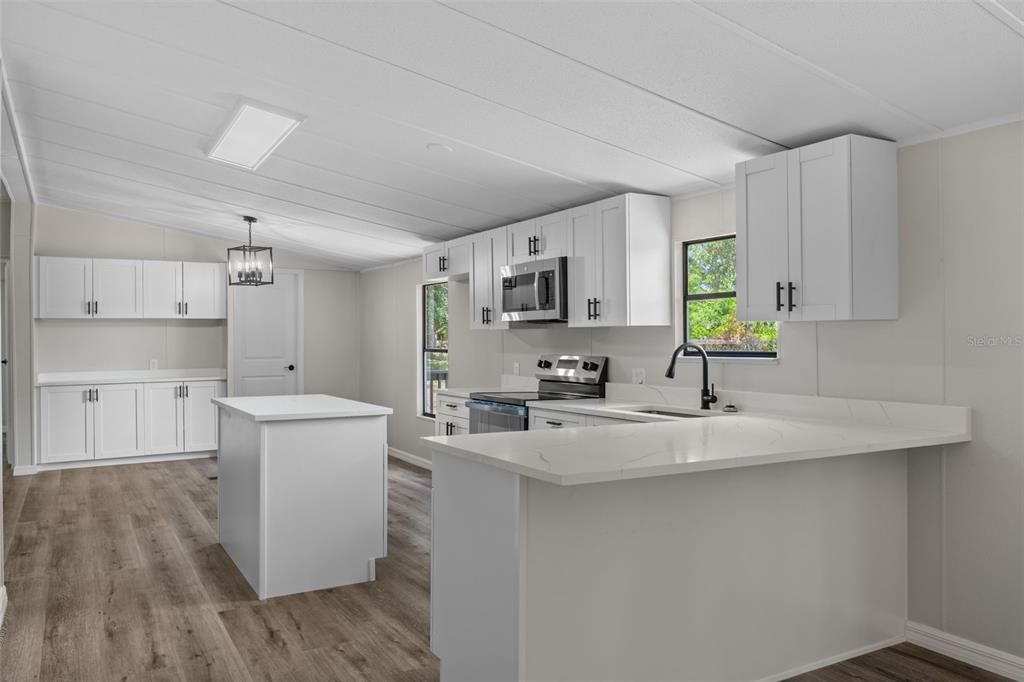 Active With Contract: $179,900 (3 beds, 2 baths, 1352 Square Feet)