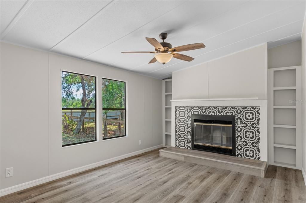 Active With Contract: $179,900 (3 beds, 2 baths, 1352 Square Feet)