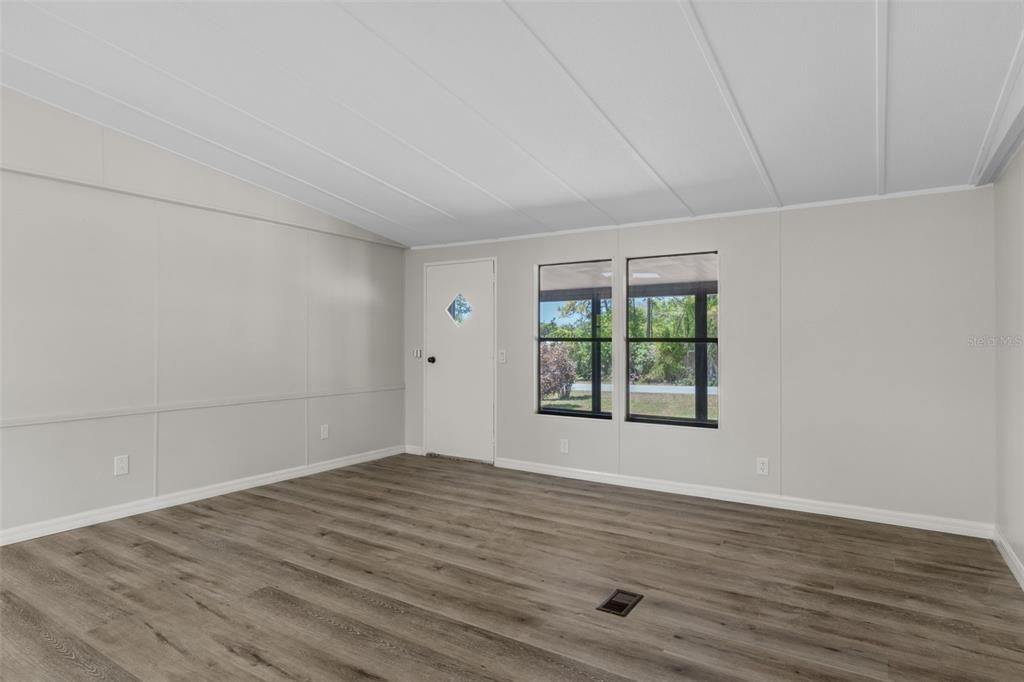 Active With Contract: $179,900 (3 beds, 2 baths, 1352 Square Feet)