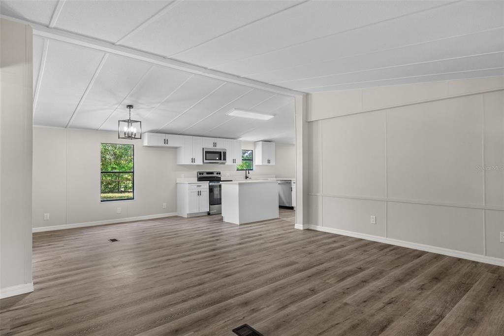 Active With Contract: $179,900 (3 beds, 2 baths, 1352 Square Feet)