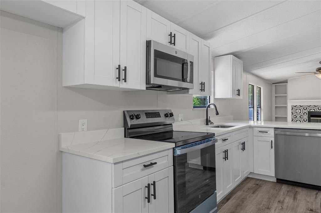 Active With Contract: $179,900 (3 beds, 2 baths, 1352 Square Feet)
