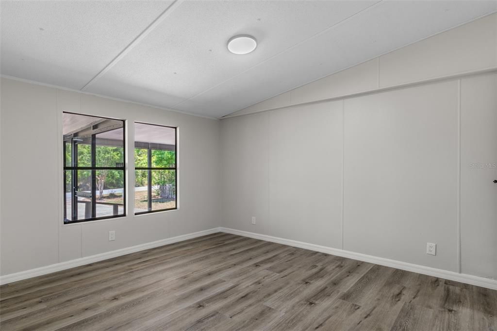 Active With Contract: $179,900 (3 beds, 2 baths, 1352 Square Feet)