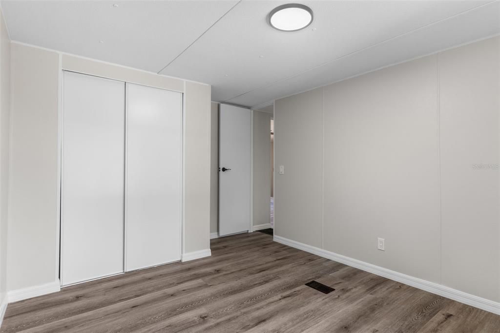 Active With Contract: $179,900 (3 beds, 2 baths, 1352 Square Feet)