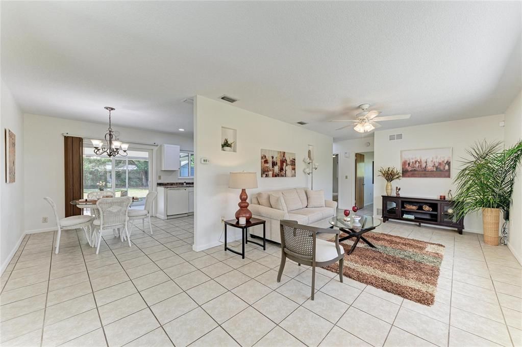 Active With Contract: $289,000 (2 beds, 1 baths, 1325 Square Feet)