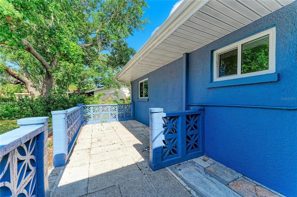 Active With Contract: $289,000 (2 beds, 1 baths, 1325 Square Feet)