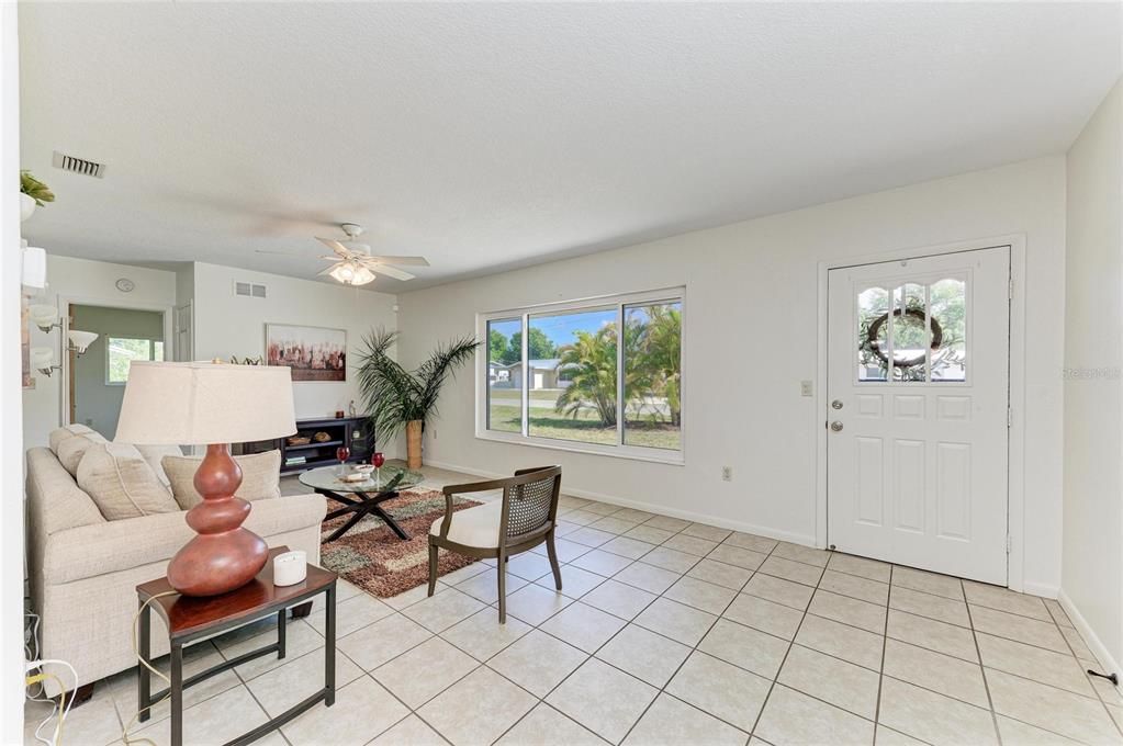 Active With Contract: $289,000 (2 beds, 1 baths, 1325 Square Feet)