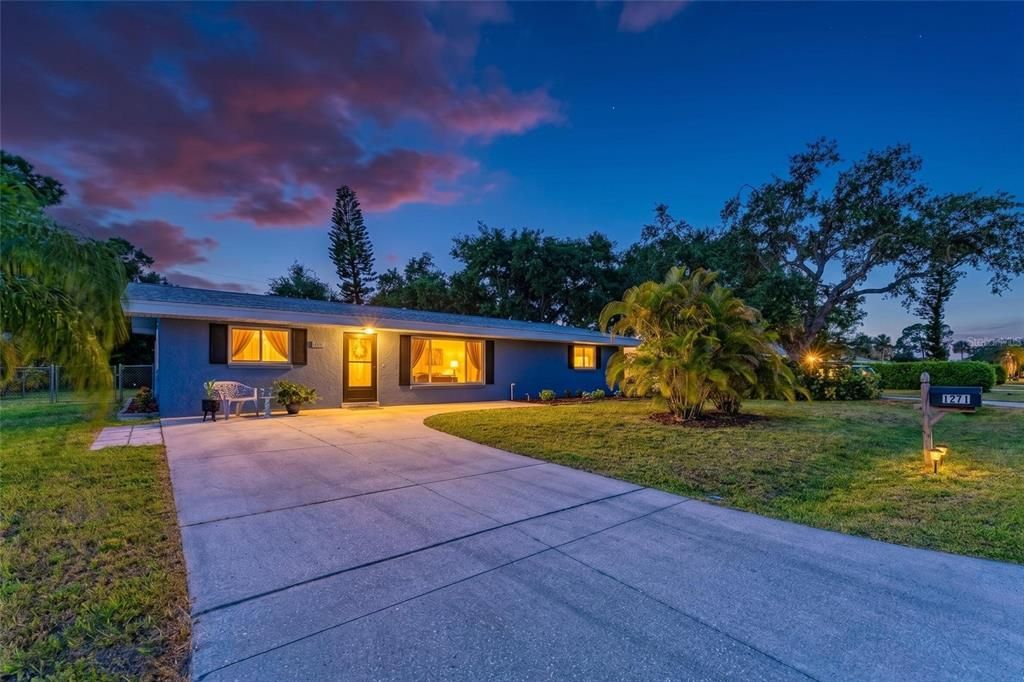 Active With Contract: $289,000 (2 beds, 1 baths, 1325 Square Feet)