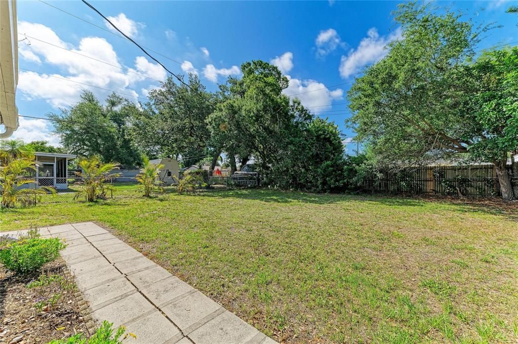 Active With Contract: $289,000 (2 beds, 1 baths, 1325 Square Feet)