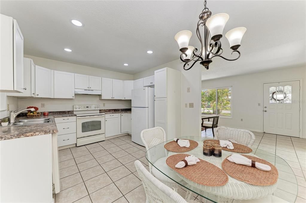 Active With Contract: $289,000 (2 beds, 1 baths, 1325 Square Feet)