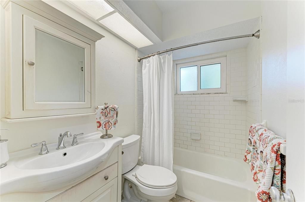 Active With Contract: $289,000 (2 beds, 1 baths, 1325 Square Feet)