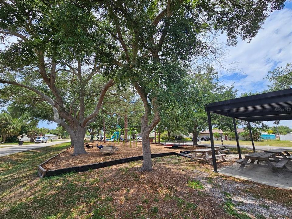 Active With Contract: $289,000 (2 beds, 1 baths, 1325 Square Feet)