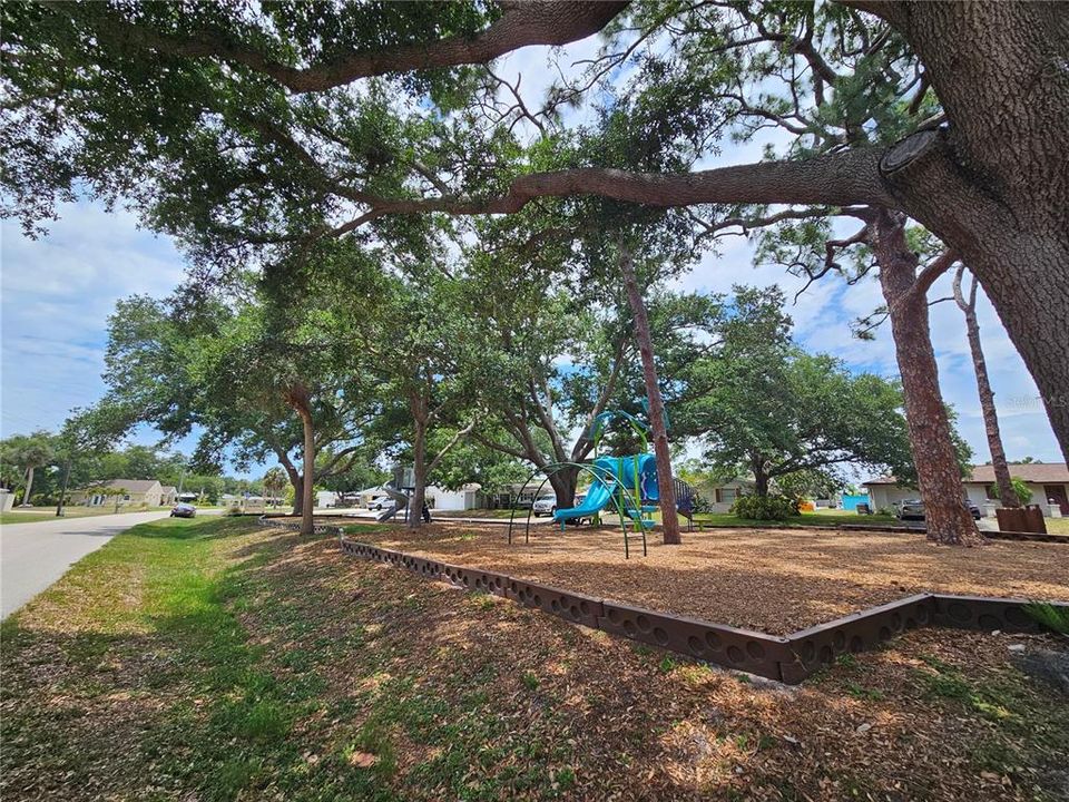 Active With Contract: $289,000 (2 beds, 1 baths, 1325 Square Feet)