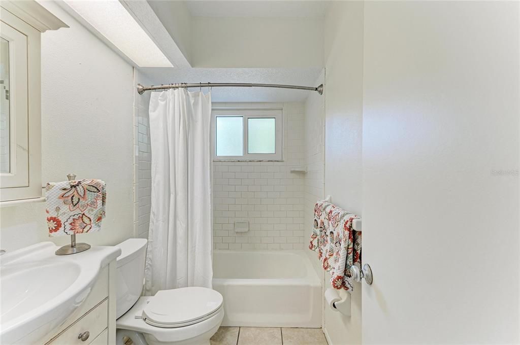 Active With Contract: $289,000 (2 beds, 1 baths, 1325 Square Feet)