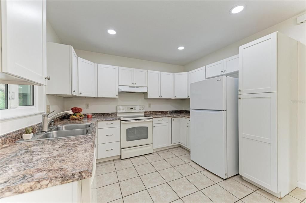 Active With Contract: $289,000 (2 beds, 1 baths, 1325 Square Feet)