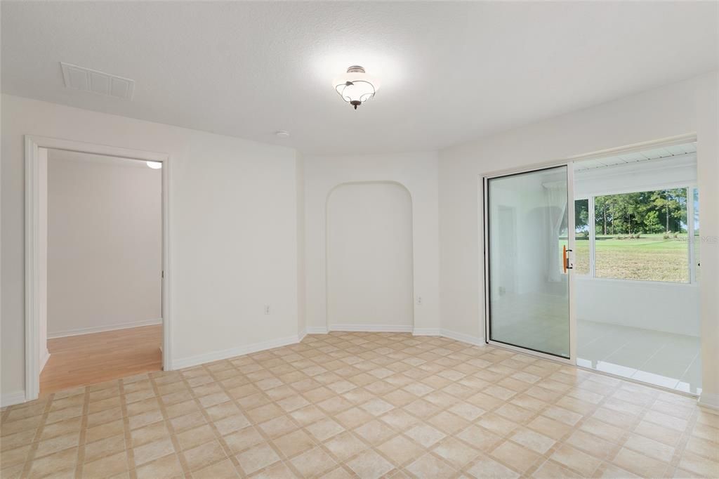 Activo con contrato: $229,900 (2 camas, 2 baños, 1744 Pies cuadrados)