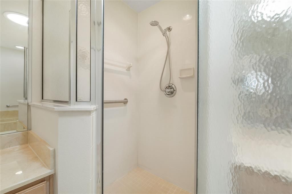 Activo con contrato: $229,900 (2 camas, 2 baños, 1744 Pies cuadrados)