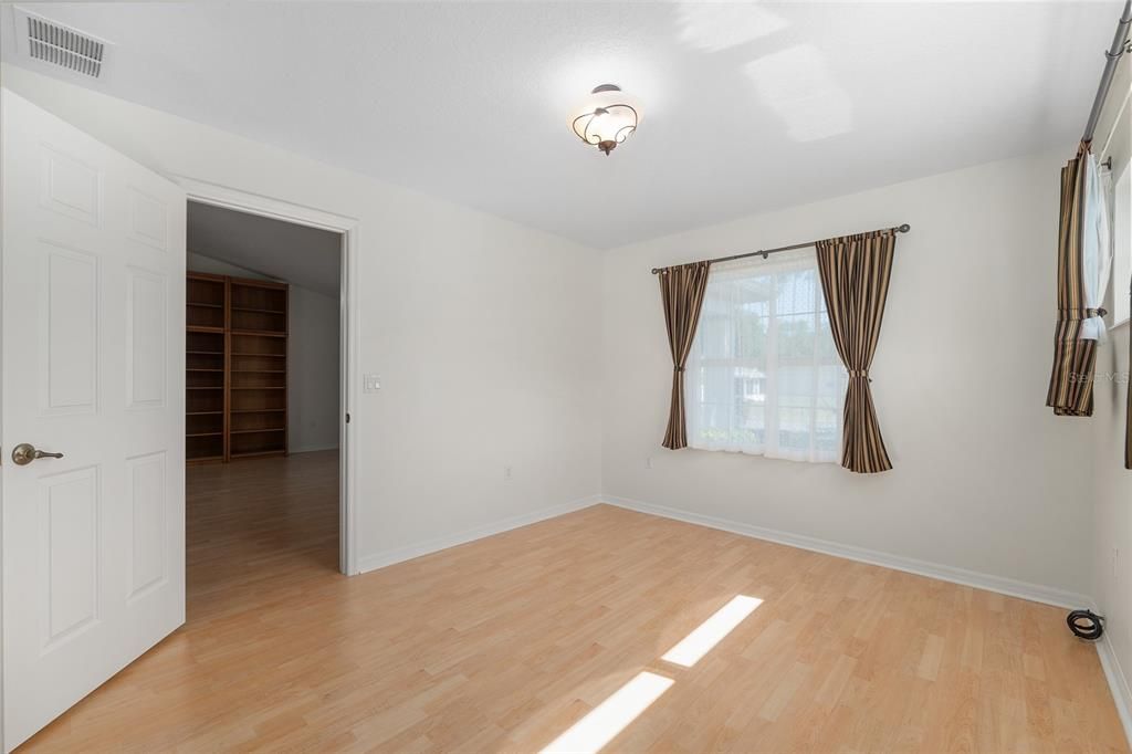 Activo con contrato: $229,900 (2 camas, 2 baños, 1744 Pies cuadrados)