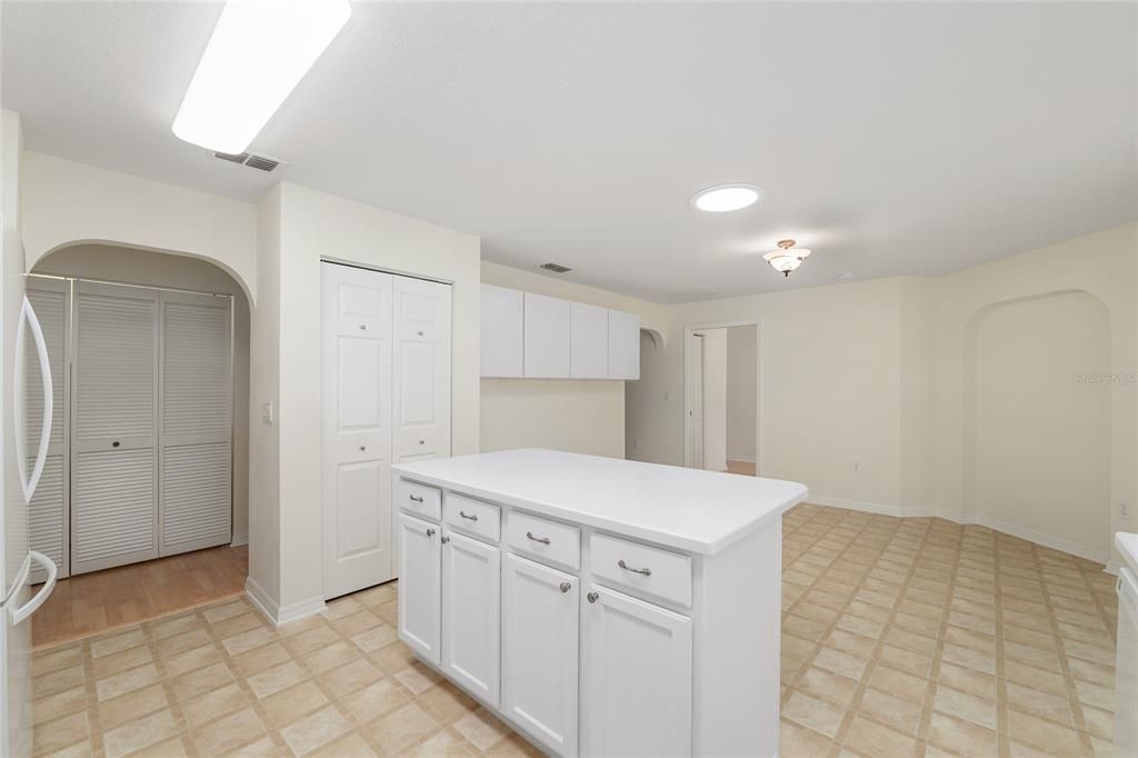 Activo con contrato: $229,900 (2 camas, 2 baños, 1744 Pies cuadrados)