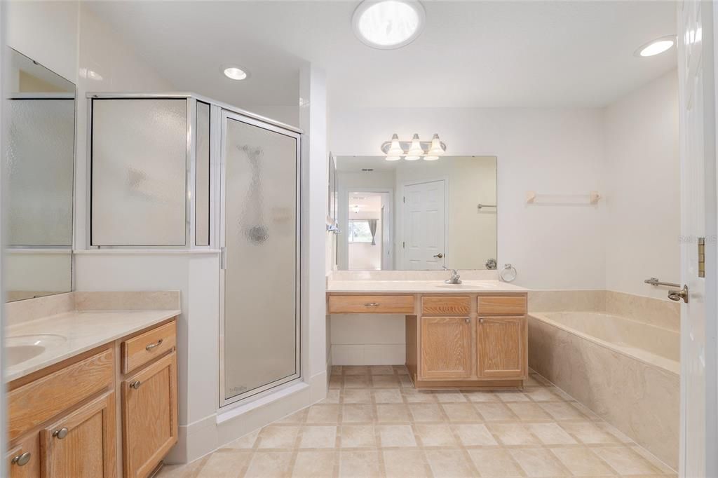 Activo con contrato: $229,900 (2 camas, 2 baños, 1744 Pies cuadrados)