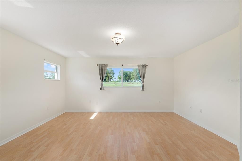 Activo con contrato: $229,900 (2 camas, 2 baños, 1744 Pies cuadrados)