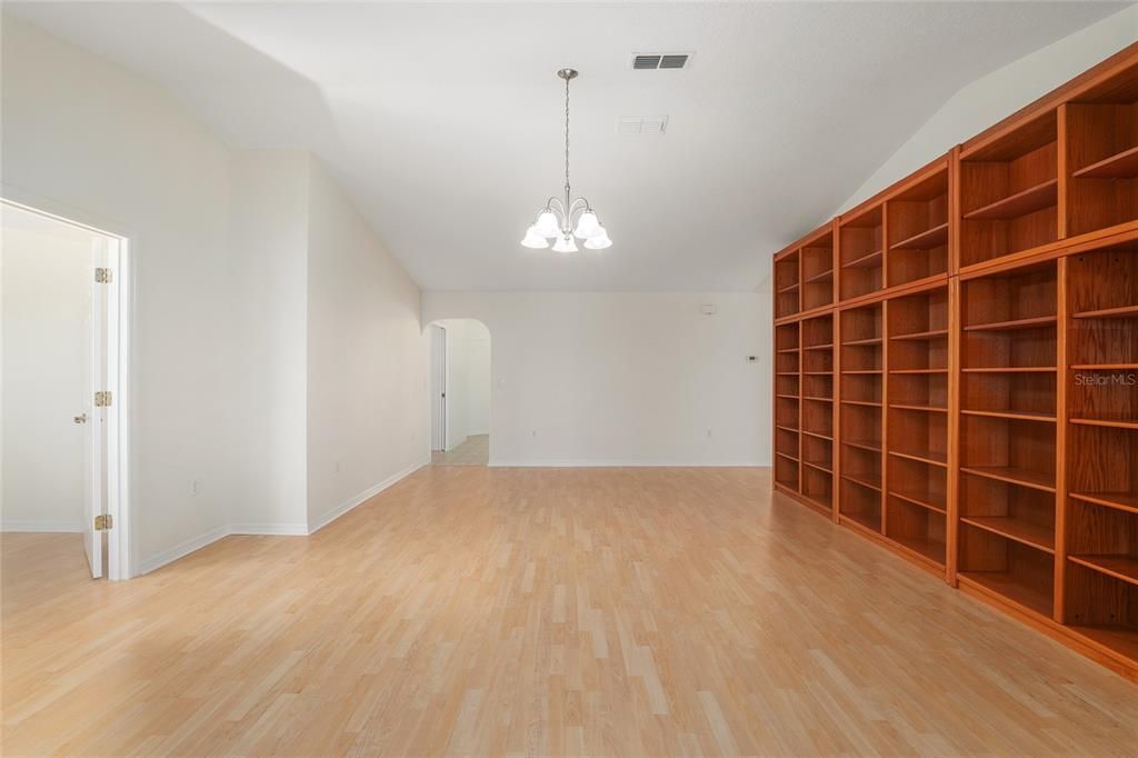 Activo con contrato: $229,900 (2 camas, 2 baños, 1744 Pies cuadrados)
