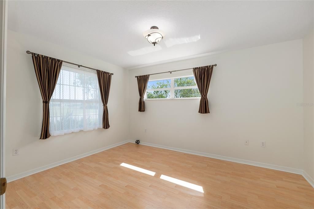 Activo con contrato: $229,900 (2 camas, 2 baños, 1744 Pies cuadrados)