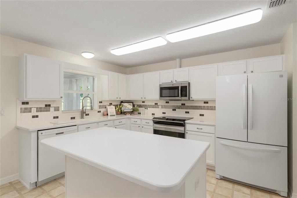 Activo con contrato: $229,900 (2 camas, 2 baños, 1744 Pies cuadrados)